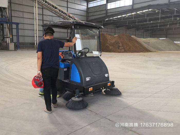 水泥厂用驾驶式扫地机 砖厂粉尘地面扫地机应用
